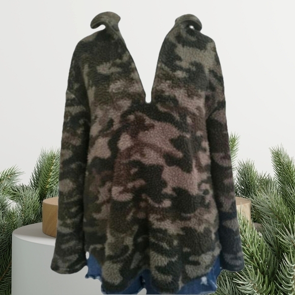 KOOKABURRA By Ugg Brushed Back Sherpa Funnel Neck Camouflage Pullover Size L - Picture 2 of 10